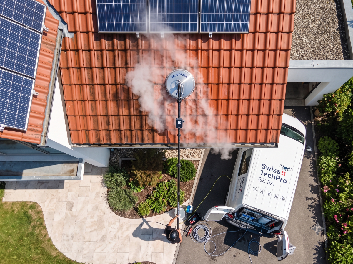 Nettoyage de toiture écologique à la vapeur à Genève et Vaud - SwissTechPro